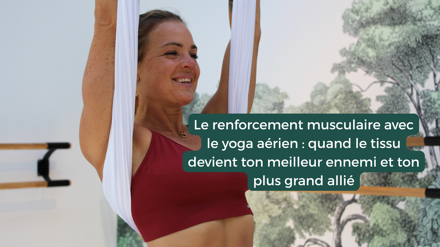 Le Renforcement Musculaire avec le Yoga Aérien : Quand le Tissu Devient Ton Meilleur Ennemi et Ton Plus Grand Allié